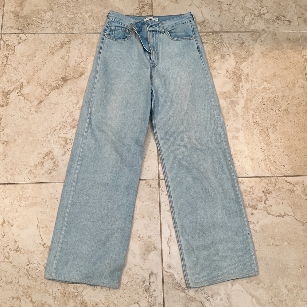 Levi’s High Loose Jeans - Picture 1 of 3